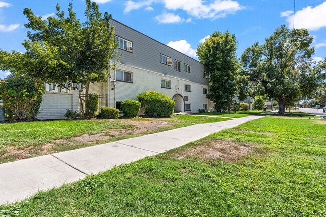 Building Photo - 751 S 300 E