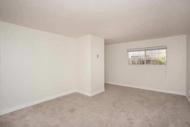 Building Photo - 603 Begonia Ave