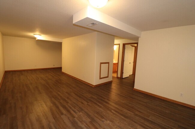 Building Photo - Spacious Home for rent!