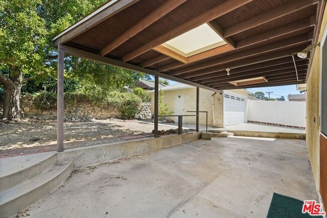 Building Photo - 2943 Los Olivos Ln