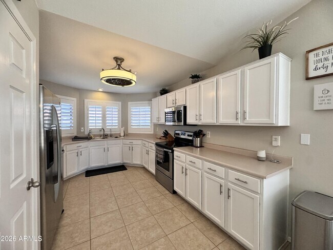 Building Photo - 1461 S Cholla Pl