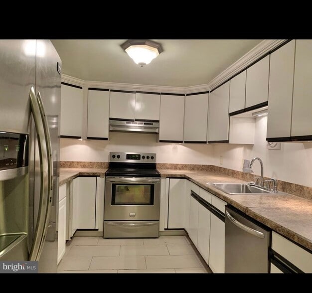 Building Photo - 1040 Deer Ridge Dr