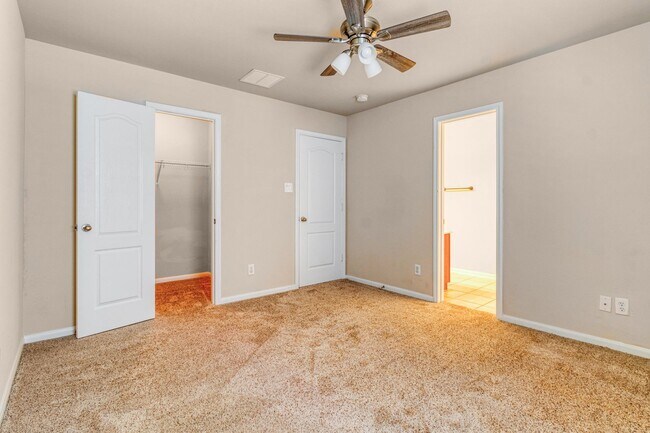 Building Photo - 8707 Roswell Ridge