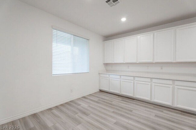 Building Photo - 6822 Greensmen Ave