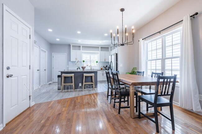 Building Photo - 2025 Jonesboro Rd SE