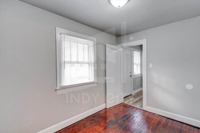 Building Photo - 3209 W 10th St