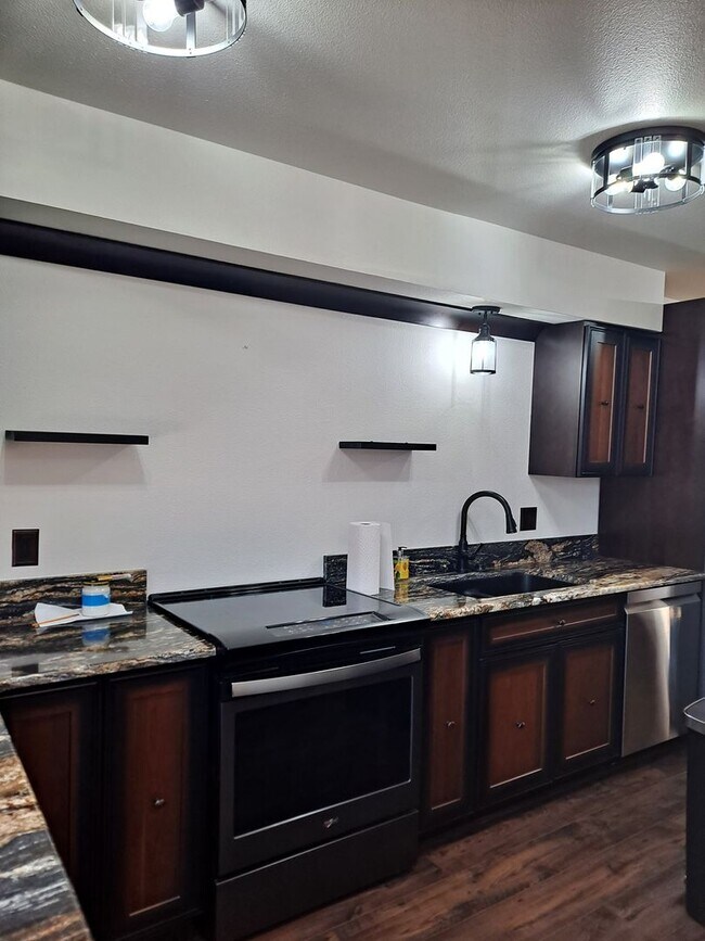 Building Photo - 936-10 Molello   #25-27 Villa Drive