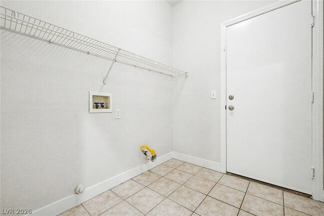Building Photo - 571 Kavanagh Pl