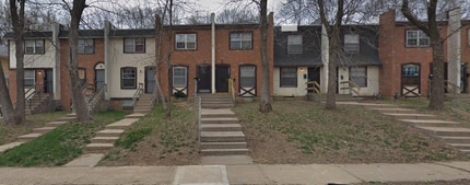 Building Photo - 2824 E 10th St