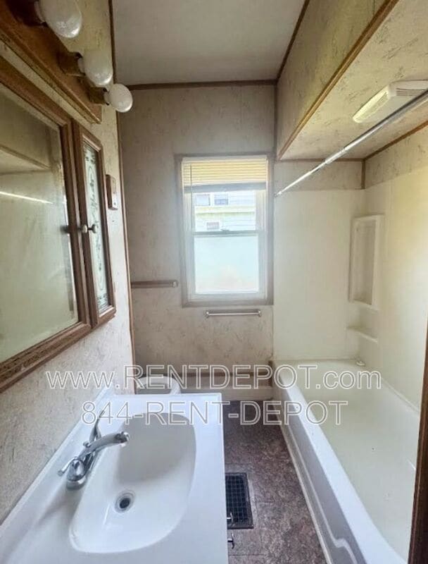 Building Photo - 1004 N Governor St