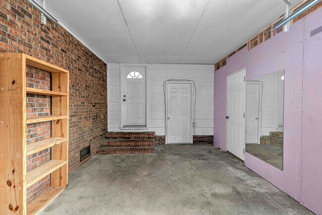 Building Photo - 203 Pineview Rd