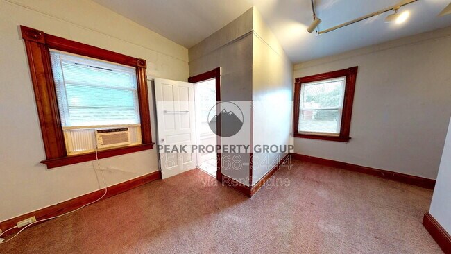 Building Photo - 2319 Sauer Ave
