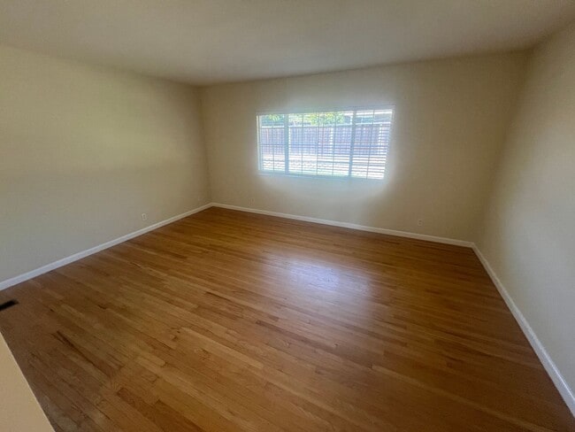 Building Photo - Spacious 4 bed 2 bath home in Fremont. Exc...