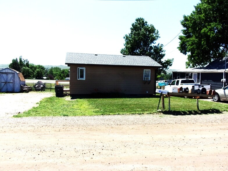 Primary Photo - 223 Country Rd