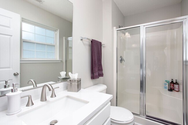 Building Photo - 3 Bd / 2.5 Bth townhouse in SW Durham Aubu...