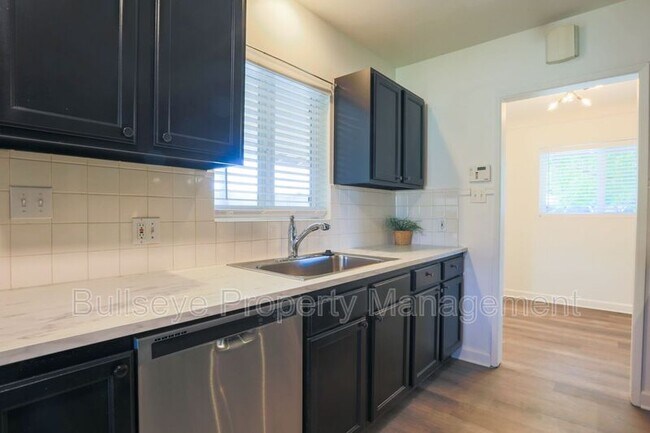 Building Photo - 3137 N 20th Pl