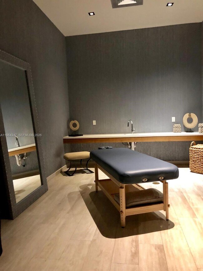 Building Photo - 2900 NE 7th Ave