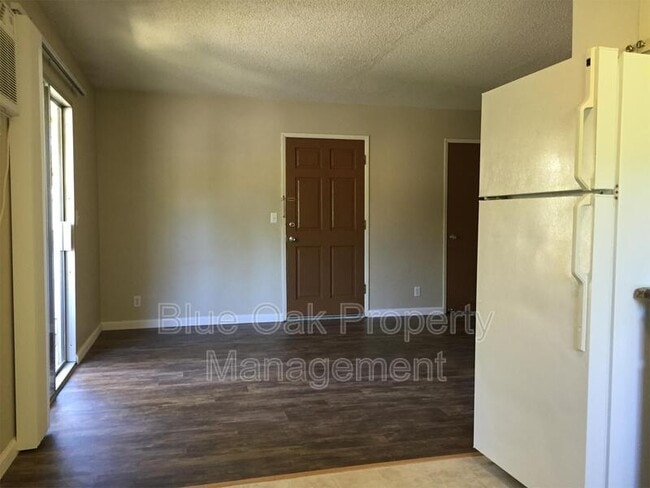 Building Photo - 346 Hickory St