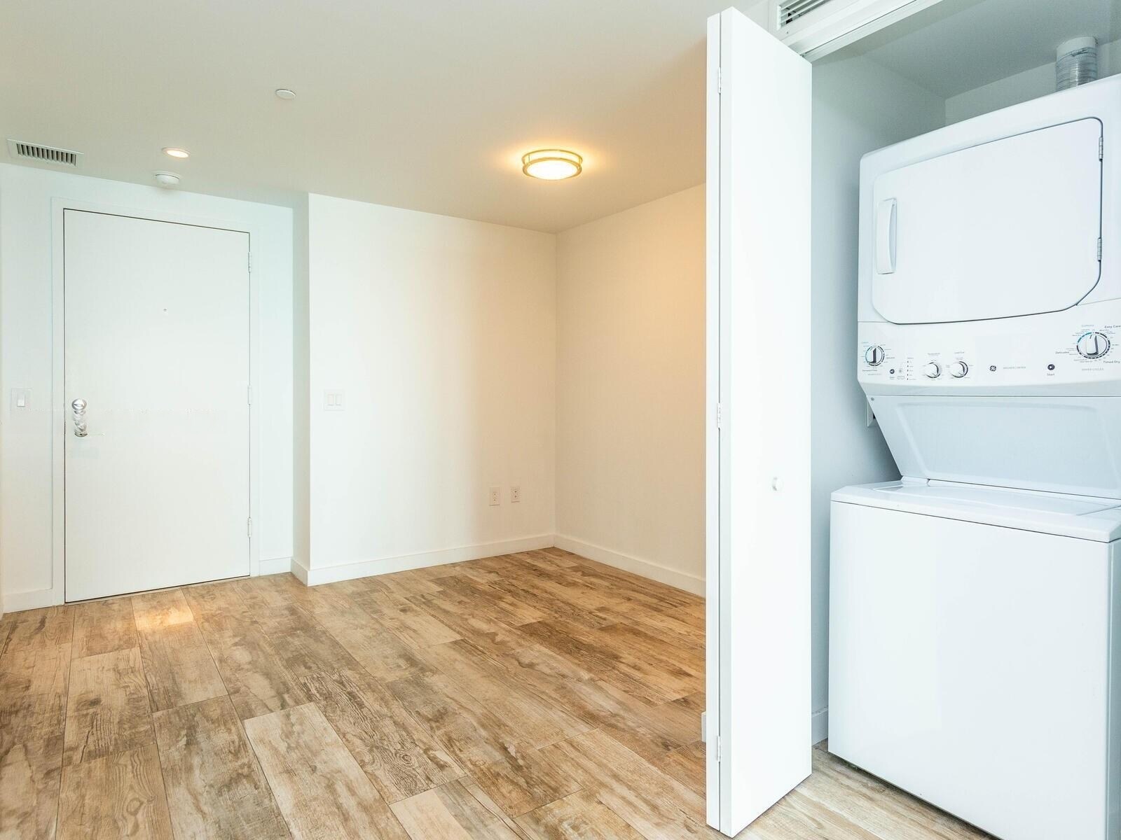 Building Photo - 650 NE 32nd St