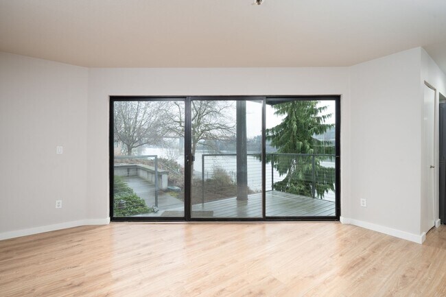 Building Photo - Modern Waterfront Living at The McCormick Pier! Call TODAY to schedule a tour! 503-664-4101