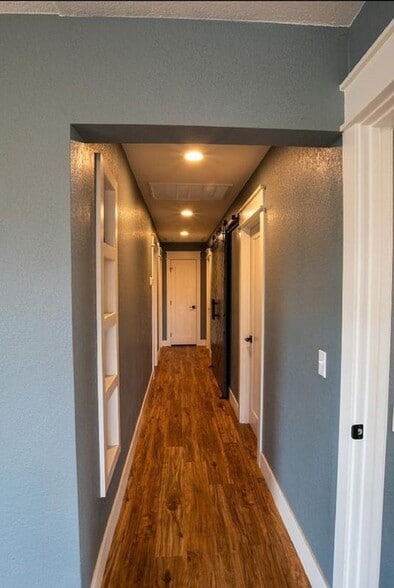 Building Photo - 20825 Crest Dr