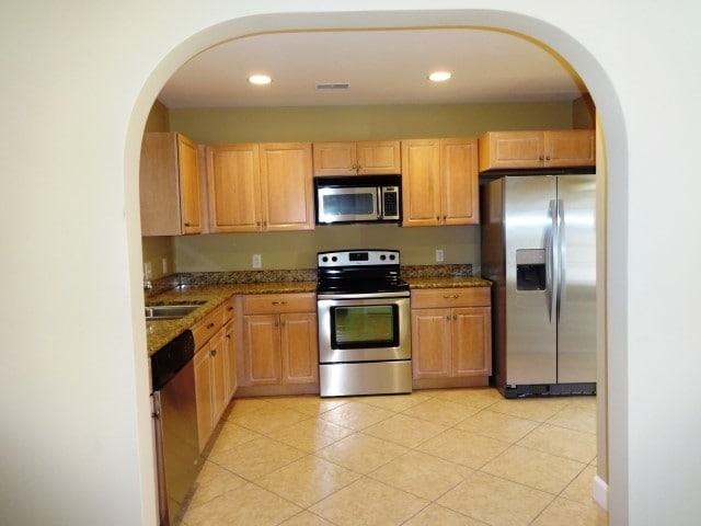 Building Photo - 11 Kings Ct