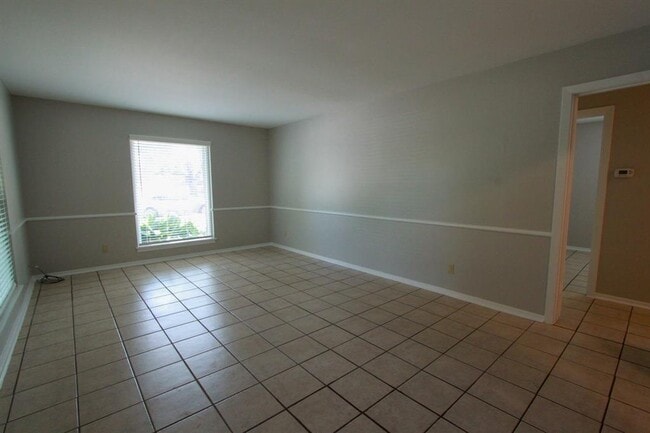 Building Photo - 5712 Fairlane Dr