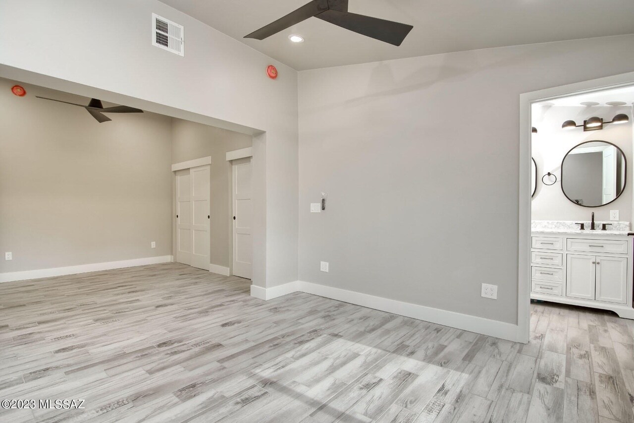 Building Photo - 892 E Glenn St