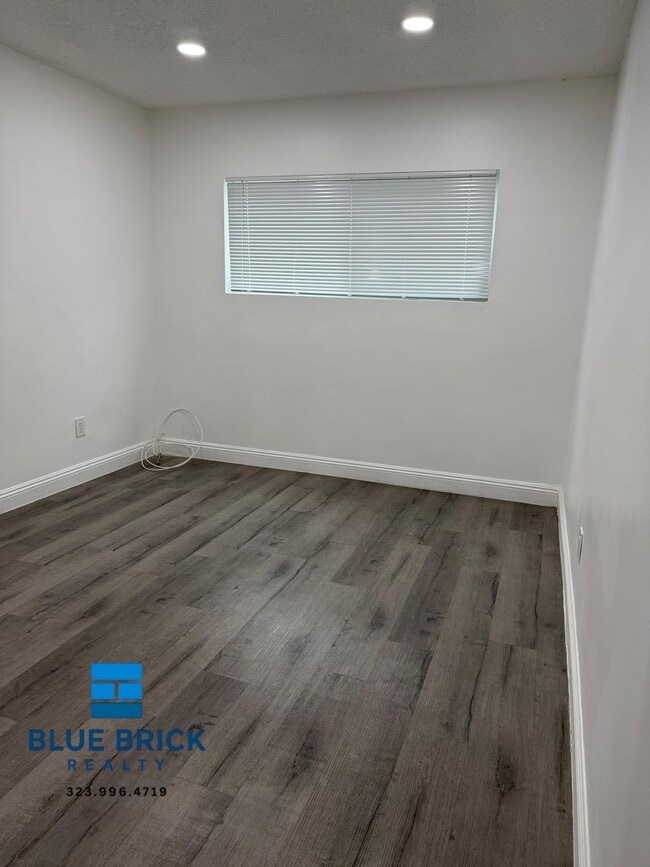 Building Photo - 5739 Halbrent Ave