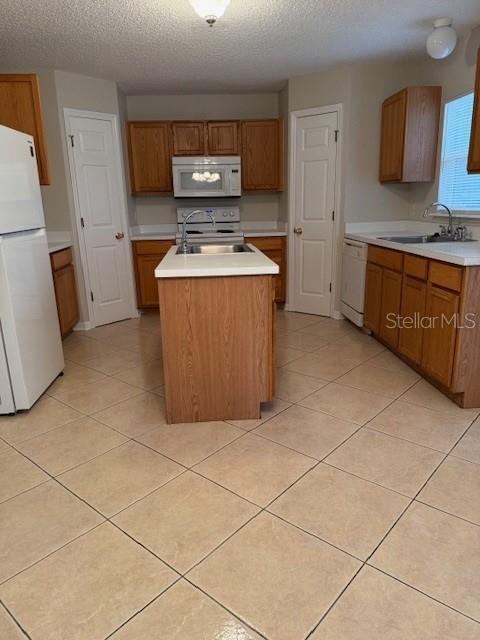 Building Photo - 744 Paris Dr