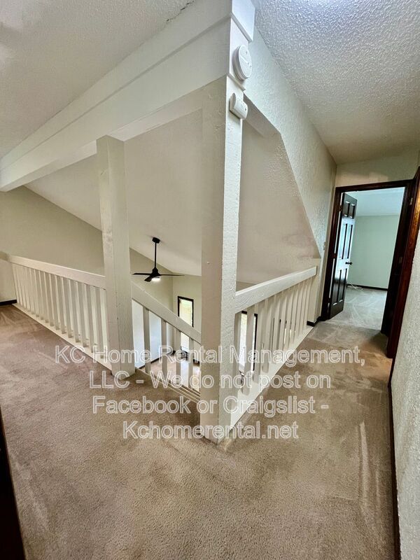Building Photo - 3868 SW Harbor Dr