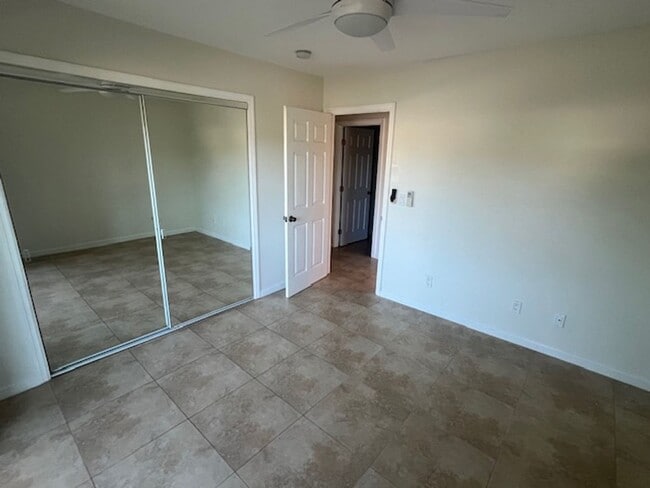 Building Photo - Private Duplex Home Across from Kahala Mall