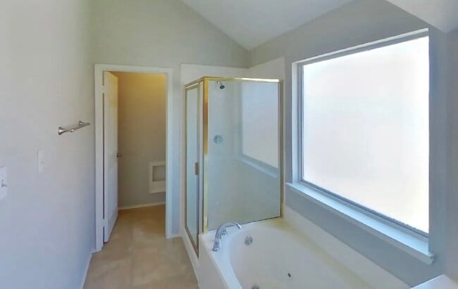 Building Photo - Move-In Ready 4-Bedroom Home with Timeless Appeal