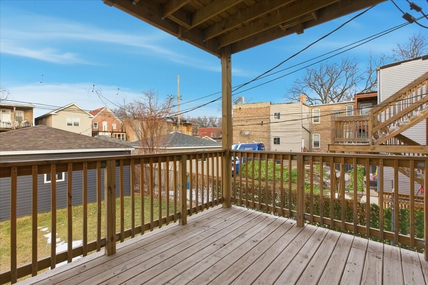 Building Photo - 1048 N Lawndale Ave