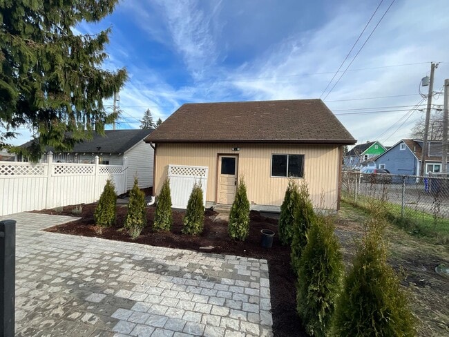 Building Photo - Stunning 3 Bedroom home in Everett