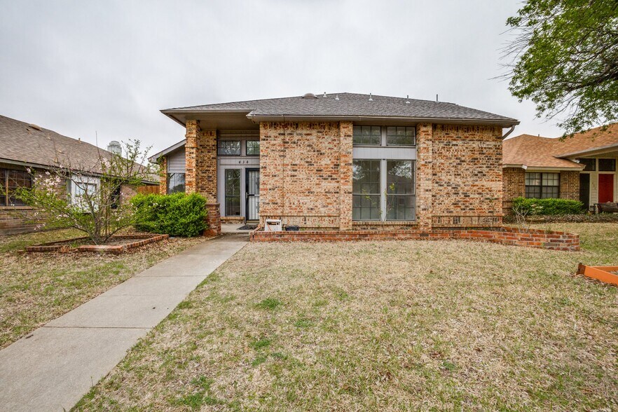Building Photo - 434 Wellington Dr