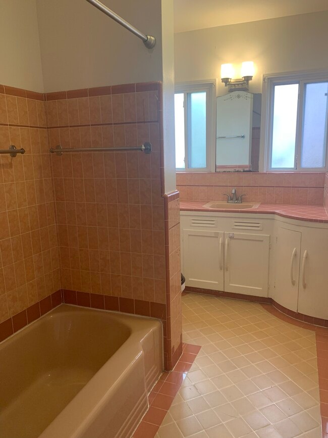 Building Photo - 1142 16th St