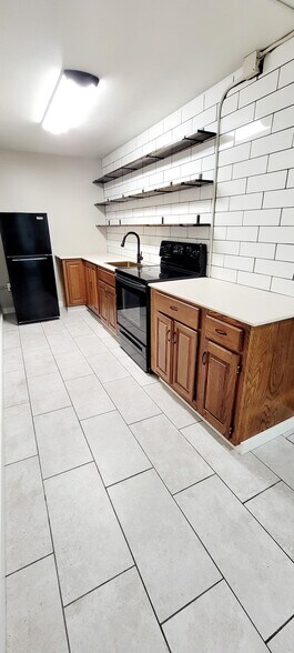 Kitchen - 206 E Broadway St