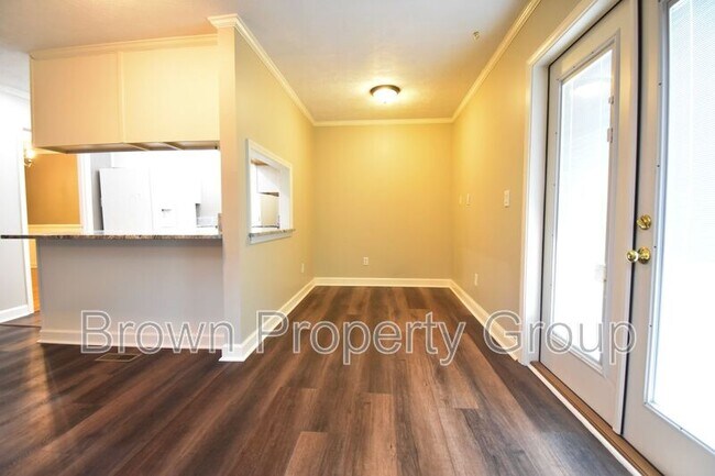 Building Photo - 5115 Lake Valley Dr