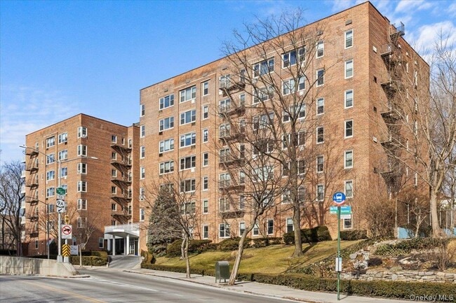 Building Photo - 629 Kappock St