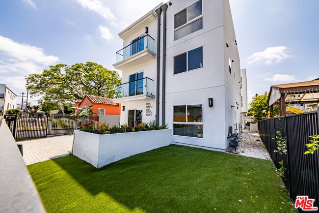 Building Photo - 2057 S Garth Ave