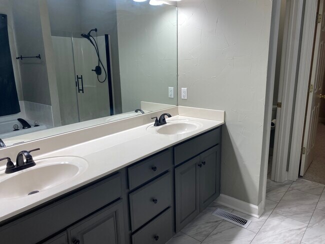 Building Photo - 35 Winchester Cv