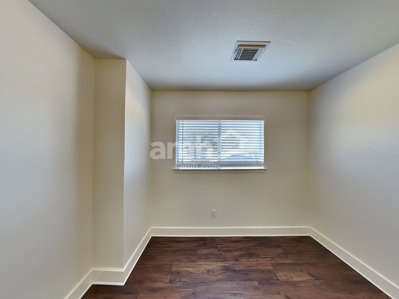 Building Photo - 5011 Westfield Village Dr