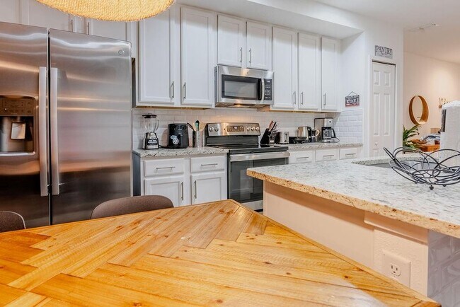 Building Photo - 4742 Terra Esmeralda Dr