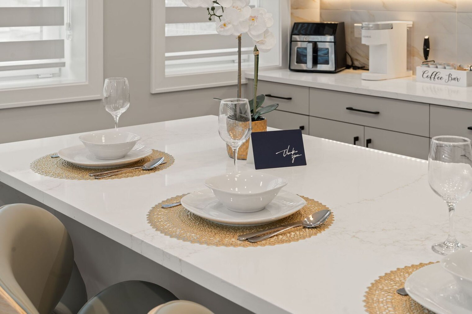 Building Photo - 801 S Western Ave