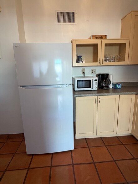 Building Photo - 2825 E 21st St