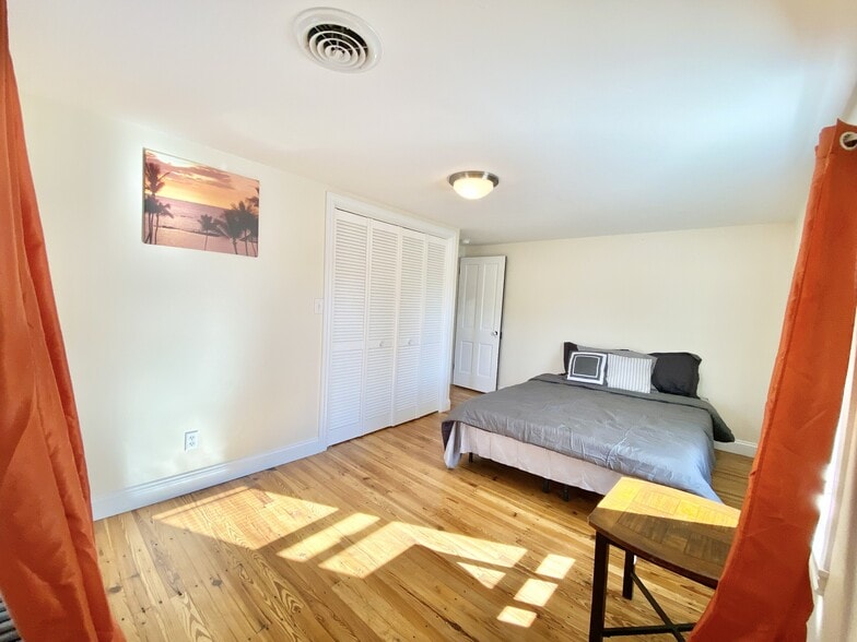 Building Photo - 842 Bloom Rd