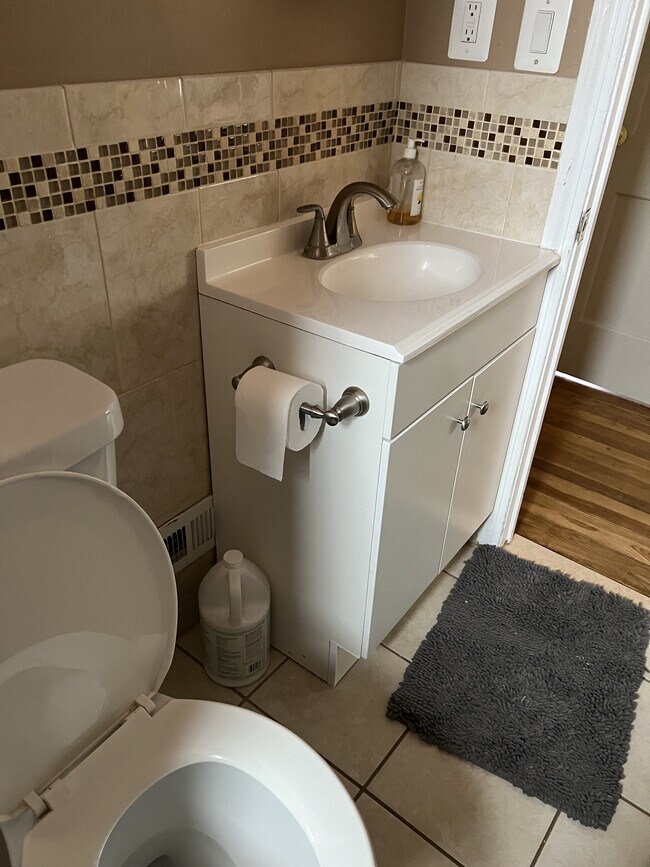 Building Photo - 5015 Nantucket Rd