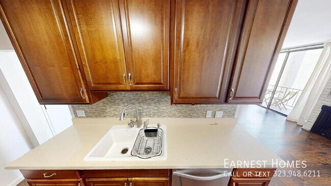 Building Photo - 1750 Camino Palmero St
