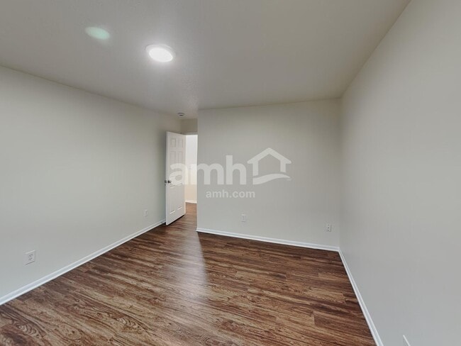 Building Photo - 912 Wallace Dr